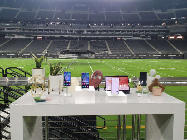 ▲3일(현지 시간) 미국 프로풋볼(NFL) 라스베가이거스 레이더스의 홈구장인 얼리전트 스타디움에서 열린 ‘갤럭시S21 FE 5G’ 제품 출시 행사가 열렸다.  (노우리 기자 @we1228)