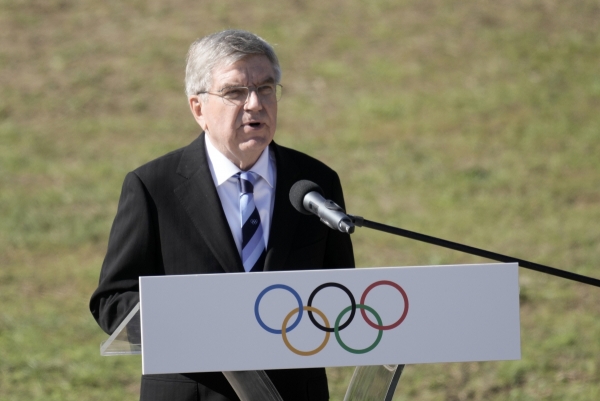 ▲(뉴시스) 토마스 바흐 국제올림픽위원회(IOC) 위원장이 지난해 10월 18일 그리스에서 열린 2022 베이징동계올림픽 성화 채화 행사에 참석해 연설하고 있다.
