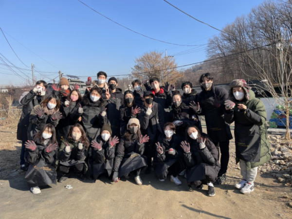 (사진 = 손호영 공식 SNS 제공)