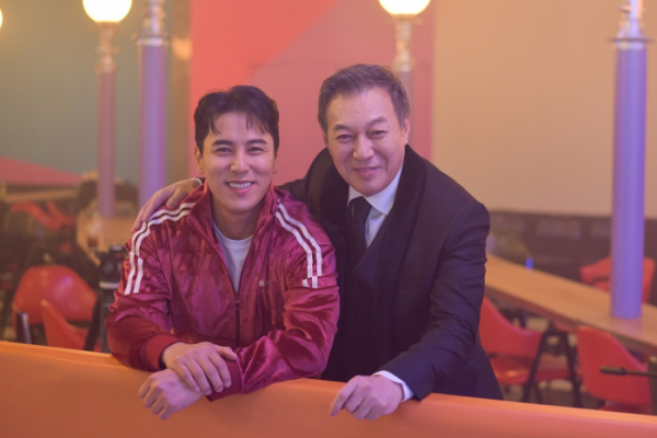 ▲장민호, 김갑수(사진 = 호엔터테인먼트 제공)