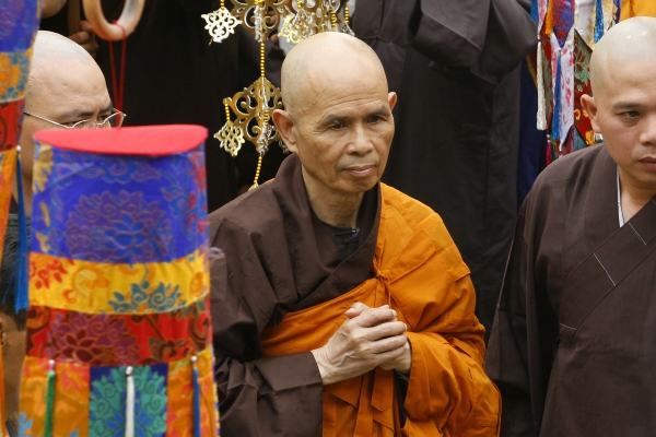 ▲틱낫한 스님이 2007년 3월 16일 베트남 호치민에서 불교신자들을 만나고 있다. 호치민/AP뉴시스
