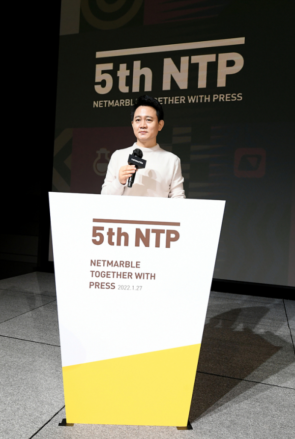 ▲방준혁 넷마블 의장이 27일 서울 구로 넷마블 지타워에서 경영전략 발표회 ‘NTP(Netmarble Together with Press)’에서 발표를 하고 있다.  (사진제공=넷마블)