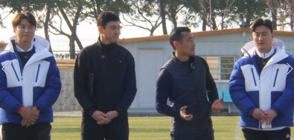 ▲'뭉쳐야 찬다 시즌2' 이정수-조원희(사진제공=JTBC)