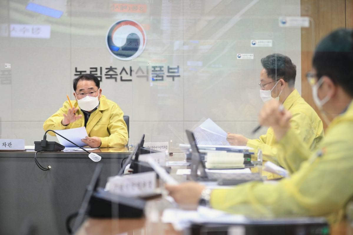 ▲김종훈 농림축산식품부 차관이 1일  정부세종청사에서 가축전염병 방역대책 상황회의를 주재하고 있다. (사진제공=농림축산식품부)