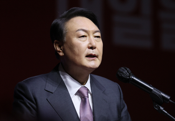 ▲국민의힘 윤석열 대선 후보가 6일 오후 광주 서구 김대중컨벤션센터에서 열린 광주선대위 필승결의대회에서 발언하고 있다. (연합뉴스)