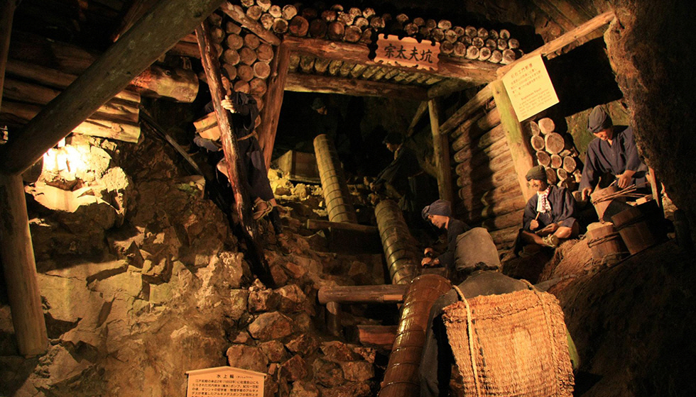 ▲사도광산에 작업자 모형이 전시돼 있다. 출처 사도광산 공식 홈페이지
