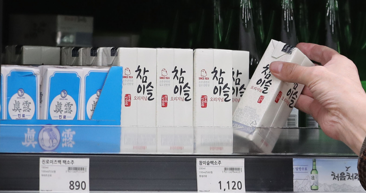 ▲서울 시내 한 대형마트에 소주가 진열돼 있다. (뉴시스)