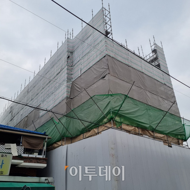 ▲서울 강남구 일원동 내 신축 빌라 건설 공사 현장. (박민웅 기자 pmw7001@)