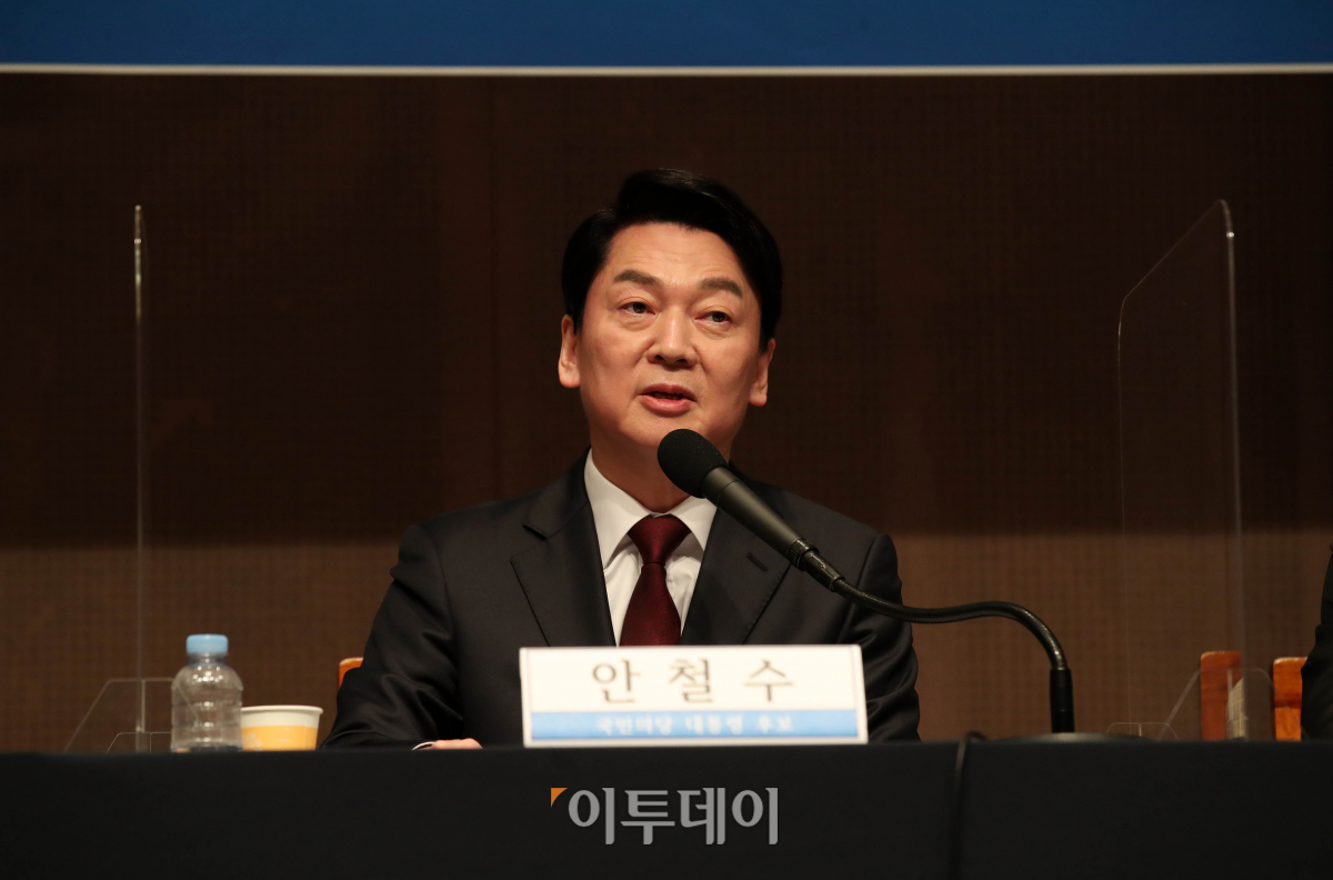 ▲안철수 국민의당 대선 후보가 8일 서울 중구 프레스센터에서 열린 대통령 후보 초청 관훈토론회에서 발언하고 있다. (국회사진취재단)