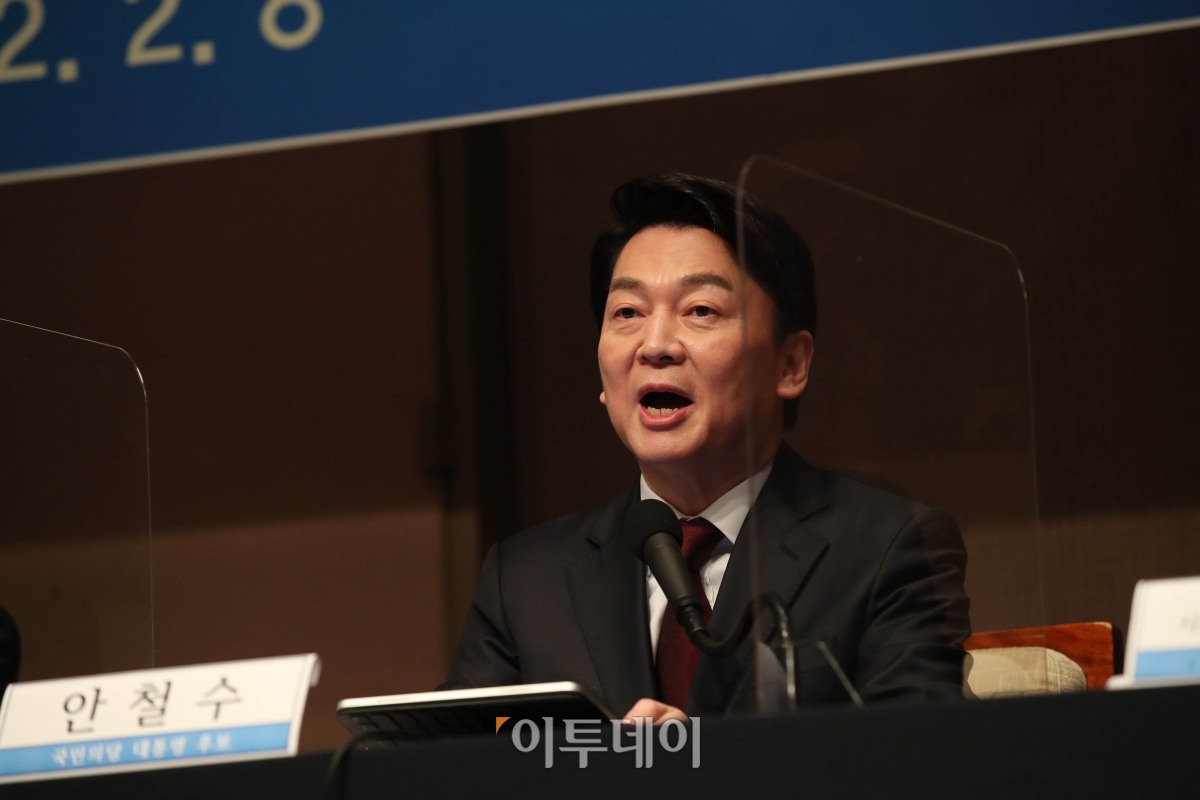 ▲안철수 국민의당 대선 후보가 8일 서울 중구 프레스센터에서 열린 대통령 후보 초청 관훈토론회에서 발언하고 있다. (국회사진취재단)