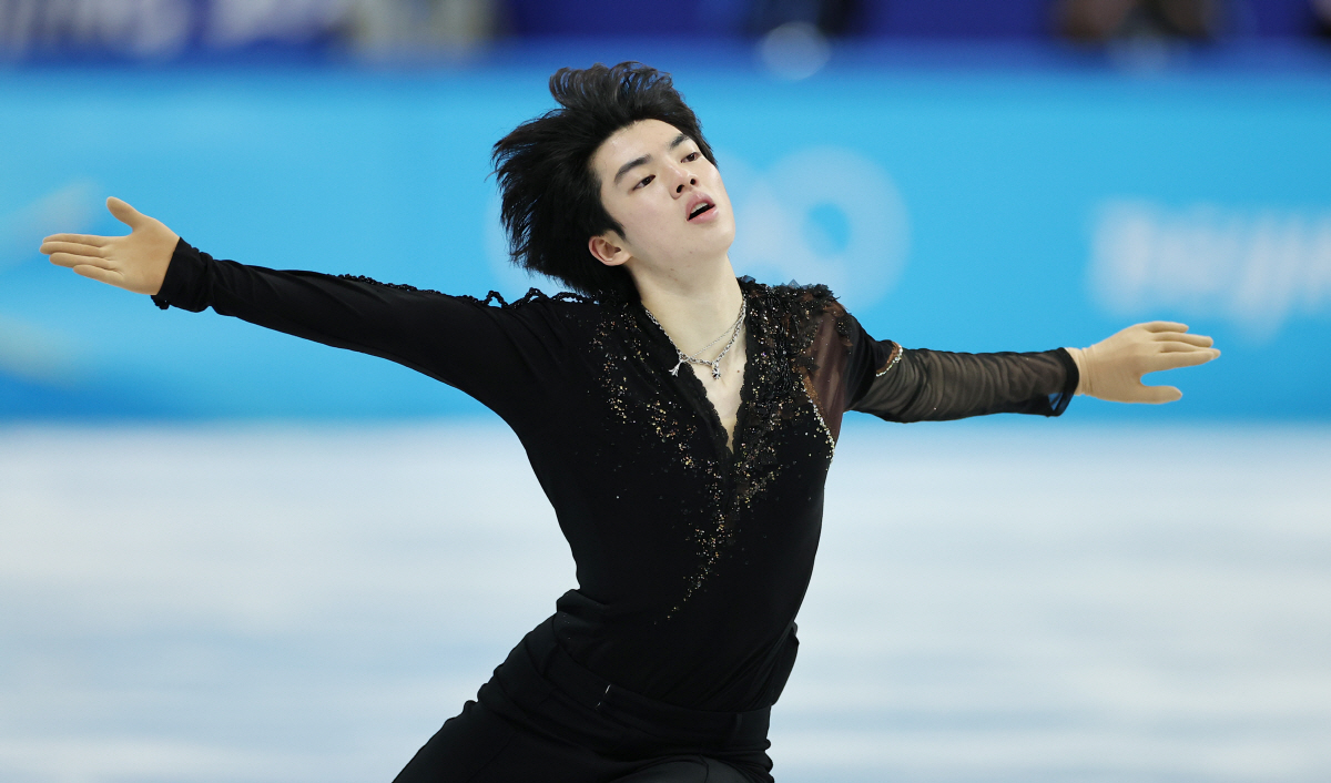 ▲차준환이 8일 중국 베이징 캐피탈 실내 경기장에서 열린 2022 베이징 동계올림픽 피겨스케이팅 남자 싱글 쇼트 프로그램 경기에서 연기를 펼치고 있다. (연합뉴스)