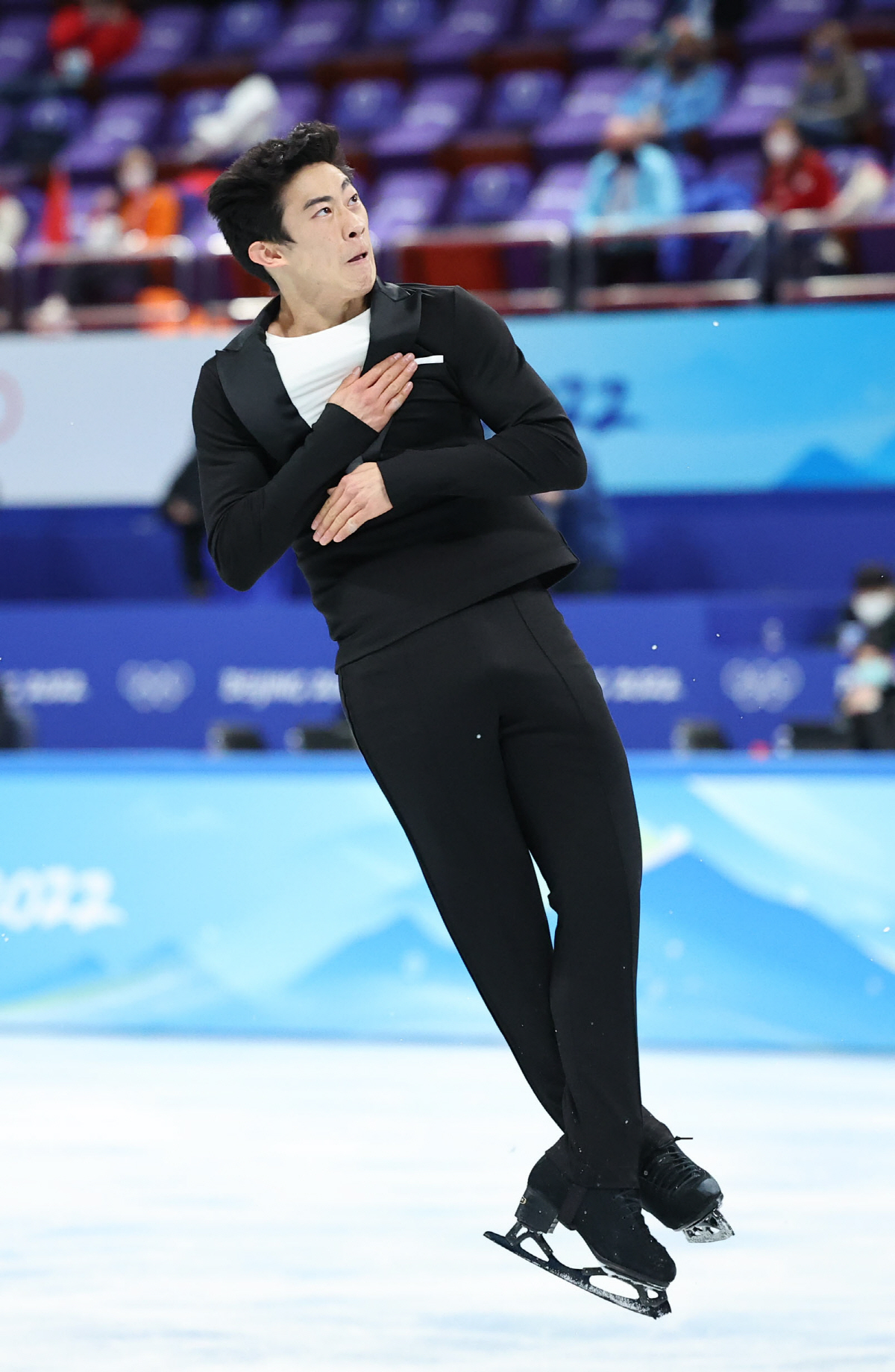 ▲미국의 네이선 첸이 8일 중국 베이징 캐피탈 실내 경기장에서 열린 2022 베이징 동계올림픽 피겨스케이팅 남자 싱글 쇼트 프로그램에서 연기를 펼치고 있다.
(연합뉴스)