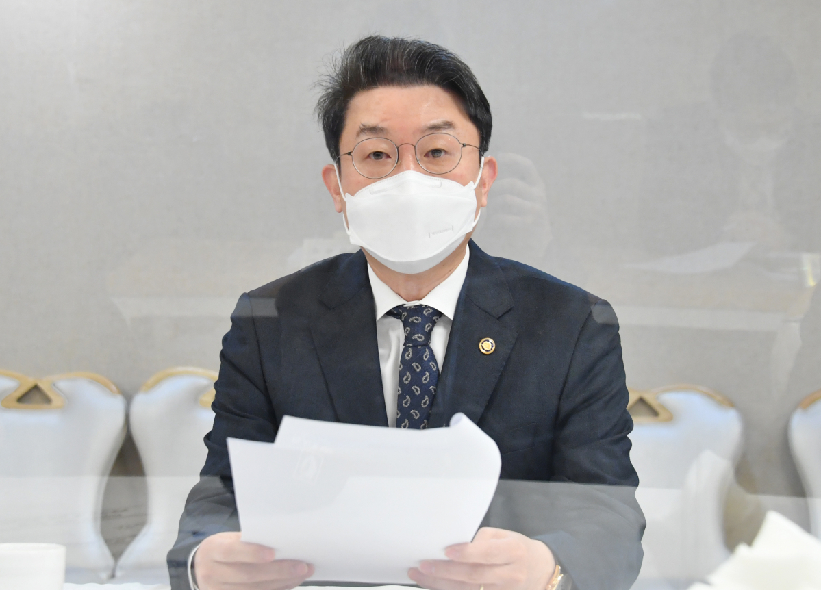 ▲이억원 기획재정부 1차관이 2월 11일 서울 광화문 정부서울청사에서 열린 '제2차 정책점검회의'를 주재, 모두발언을 하고 있다. (사진제공=기획재정부)