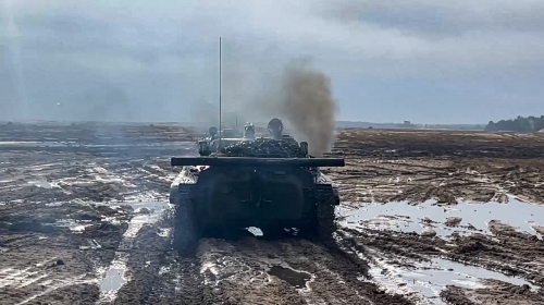 ▲러시아와 벨라루스가 냉전 이후 최대 규모 연합훈련을 하고 있는 가운데 무장 장갑차가 이동하고 있다. 벨라루스/AP연합뉴스
