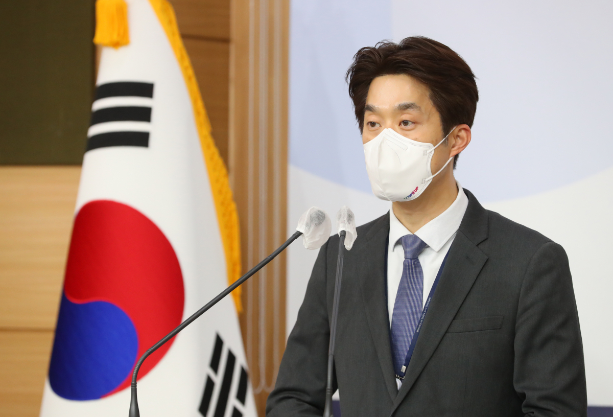 ▲노용석 중소벤처기업부 창업진흥정책관이 14일 오후 서울 종로구 정부서울청사 별관 브리핑실에서 창업중심대학 선정 결과를 발표하고 있다. (뉴시스)