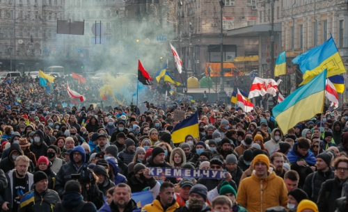 ▲우크라이나인들이 지난해 2월 수도 키예프에서 열린 시위에 참석했다. 키예프/EPA연합뉴스
