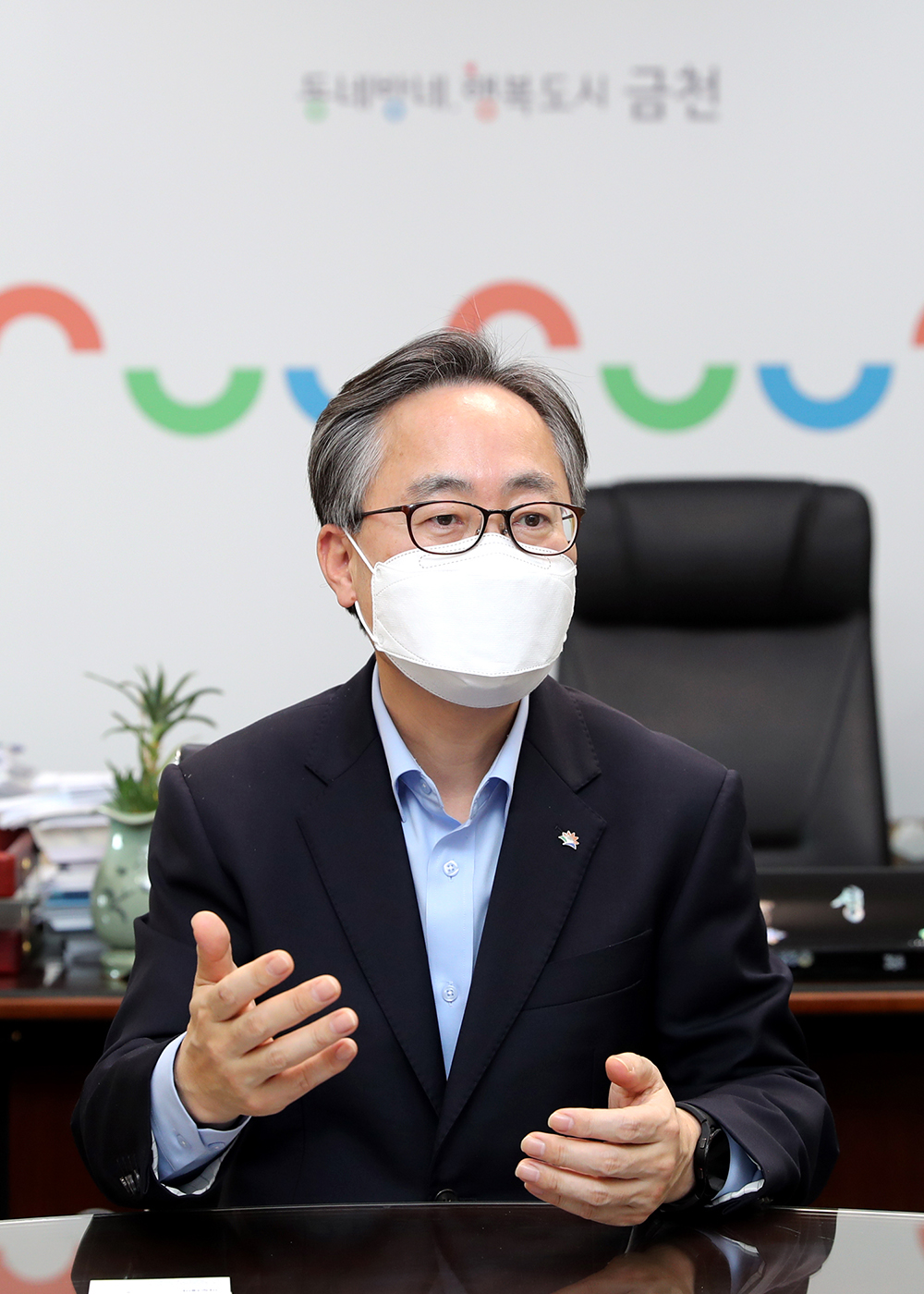 ▲유성훈 금천구청장 15일 이투데이를 만나 공군부대 이전과 관련 "현재 이전 후보지가 없는 상황에서 완전 이전을 고집하는 것은 도시 발전의 저해 요인을 남겨두는 것"이라고 설명했다. (사진제공=금천구)