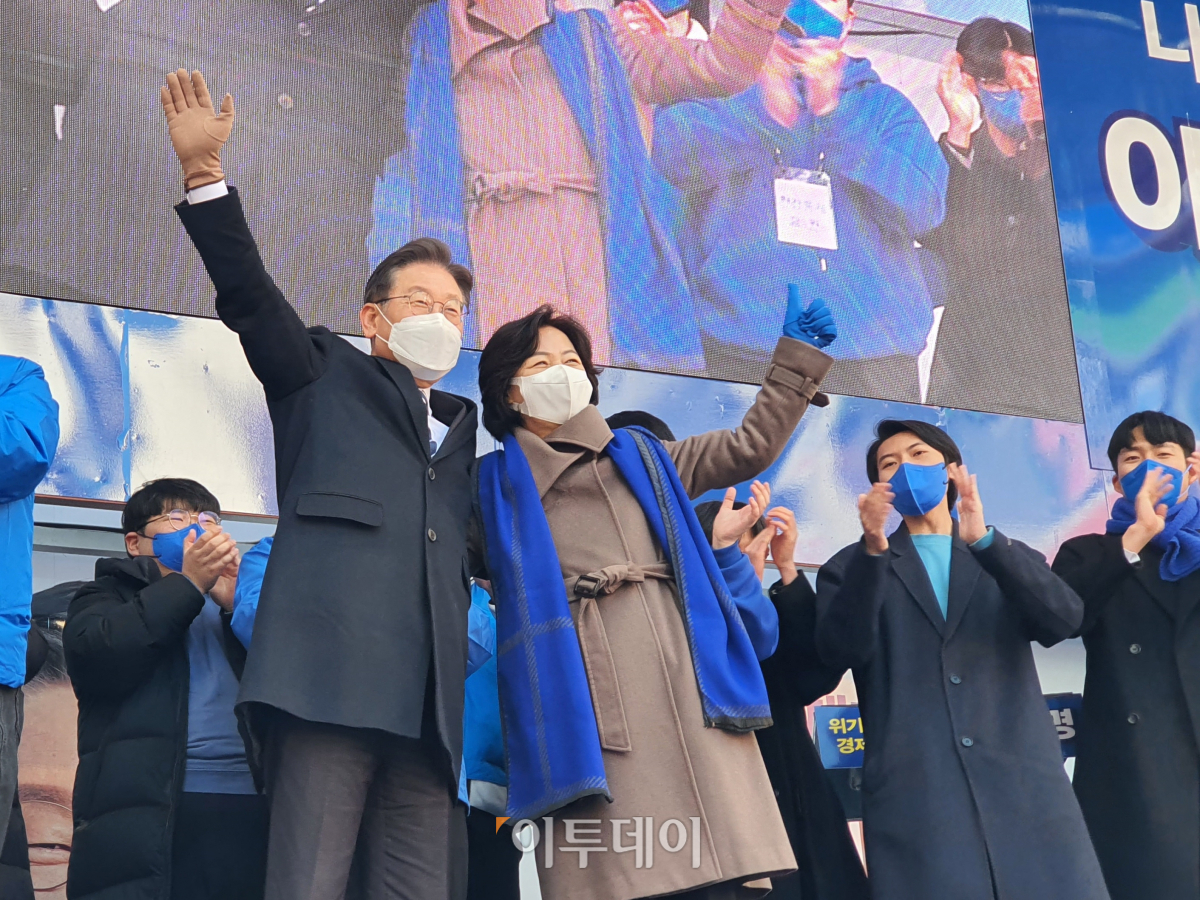 ▲이재명 더불어민주당 대선후보와 추미애 전 법무부 장관. (대구=유혜림 기자 wiseforest@)