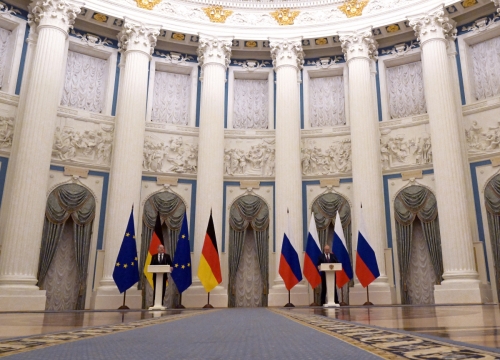 ▲올라프 숄츠 독일 총리와 블라디미르 푸틴 러시아 대통령이 15일(현지시간) 모스크바에서 공동 기자회견을 하고 있다. 모스크바/로이터연합뉴스
