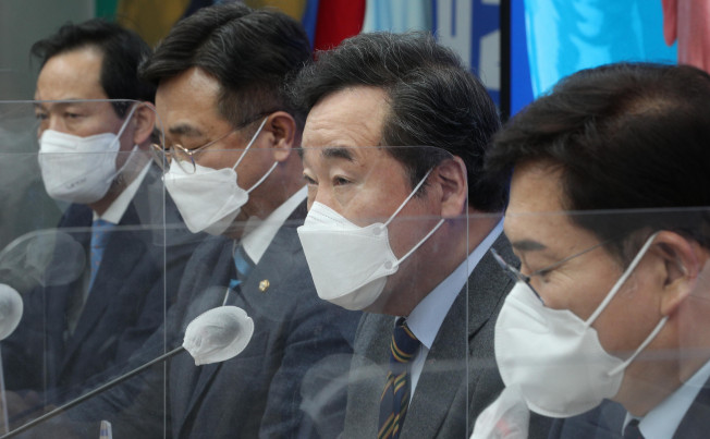 ▲더불어민주당 이낙연 총괄선대위원장이 11일 오전 서울 여의도 중앙당사에서 열린 선대위 본부장단회의에서 발언하고 있다.  (연합뉴스)