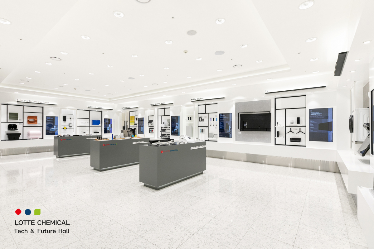 ▲롯데케미칼이 의왕사업장 첨단소재사업 쇼룸을 재개장했다. (사진제공=롯데케미칼)