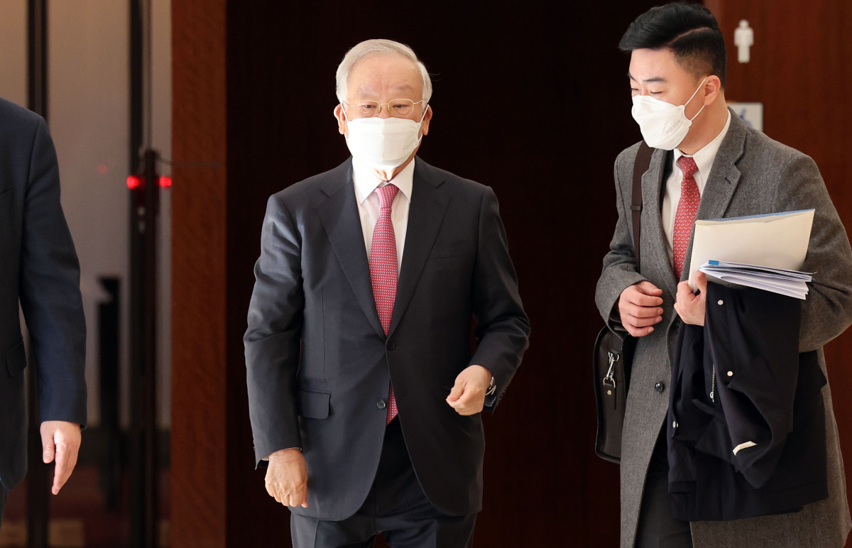 ▲경총 이사회 및 정기총회장 향하는 손경식 회장. (연합뉴스)