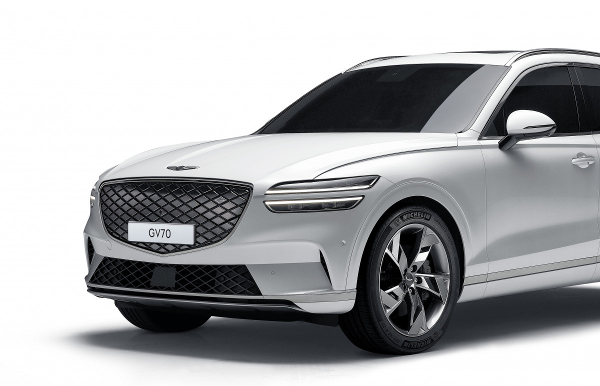 ▲제네시스가 중형 SUV GV70을 바탕으로 한 순수 전기차 'GV70 전동화' 모델을 선보였다. 가격은 7332만 원으로 정부와 지자체 구매 보조급 50% 지급 대상이다.  (사진제공=제네시스)