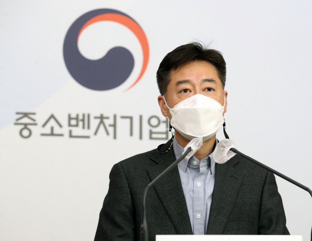 ▲박용순 중소벤처기업부 벤처혁신정책관이 24일 오전 서울 종로구 정부서울청사 별관 브리핑실에서 혁신 벤처 스타트업 일자리 동향을 발표하고 있다. (뉴시스)