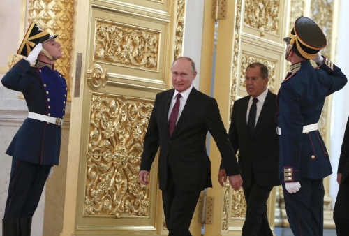 ▲블라디미르 푸틴 러시아 대통령과 세르게이 라브로프 외무장관. AP연합뉴스
