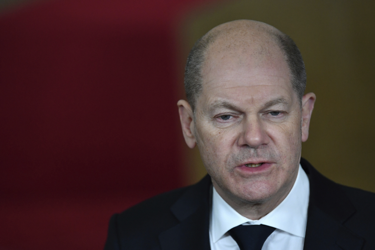 ▲올라프 숄츠 독일 총리가 24일 브뤼셀에서 연설하고 있다. 브뤼셀/AP뉴시스