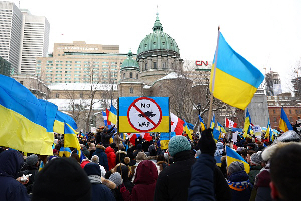▲27일(현지시간) 캐나다 퀘벡에서 열린 러시아 규탄 시위. 로이터연합뉴스
