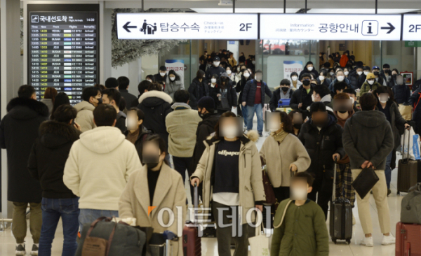 ▲설 연휴 마지막 날인 2일 김포공항이 이동 인원이 늘면서 붐비고 있다. (조현호 기자 hyunho@)