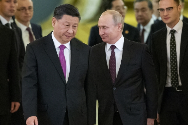 ▲시진핑(왼쪽) 중국 국가주석과 블라디미르 푸틴 러시아 대통령이 2019년 6월 5일 모스크바에서 회동하고 있다. 모스크바/AP뉴시스
