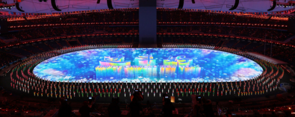 ▲4일 오후 중국 베이징 국립경기장에서 열린 2022 베이징 동계올림픽 개회식에서 레이저쇼로 새해 인사가 표시되고 있다. (연합뉴스)
