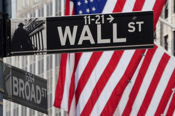 ▲미국 뉴욕증권거래소(NYSE) 앞에 월가를 가리키는 도로 표지판이 보인다. 뉴욕/로이터연합뉴스 
