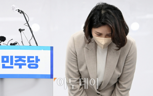 ▲더불어민주당 이재명 대선 후보의 부인 김혜경 씨가 9일 오후 서울 여의도 민주당 중앙당사에서 기자회견을 열고, 과잉의전 논란에 대해 사과하고 있다.  (이투데이)