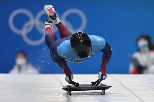 ▲정승기가 10일 중국 베이징 옌칭의 국립 슬라이딩 센터에서 열린 2022 베이징동계올림픽 남자 스켈레톤 1차 시기 출발에 나서고 있다.  (연합뉴스)