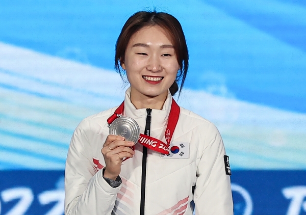 ▲(연합뉴스) 2022 베이징 동계올림픽 쇼트트랙 여자 1000m에서 은메달을 획득한 한국 쇼트트랙 대표 최민정
