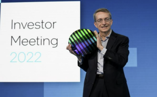 ▲인텔 인베스터 데이 2022에 팻 갤싱어 CEO가 발언하고 있다.  (사진제공=인텔)