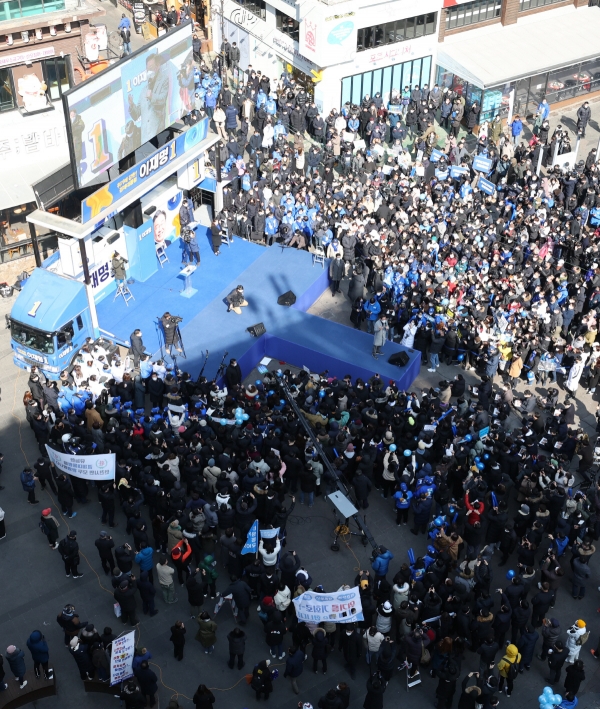 ▲(연합뉴스) 이재명 더불어민주당 대선 후보의 인천 집중 유세가 22일 인천시 남동구 로데오거리광장에서 열리고 있다.
