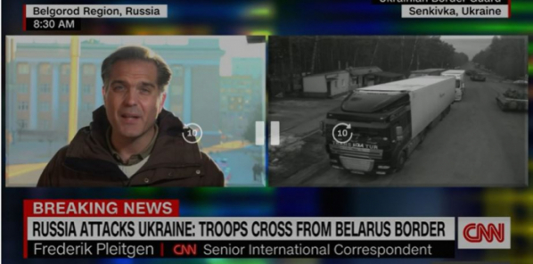 ▲미국 CNN이 24일(현지시간) 벨라루스와 우크라이나 국경 인근에서 탱크가 지나가는 모습이 포착된 영상을 보도하고 있다. CNN 방송캡처