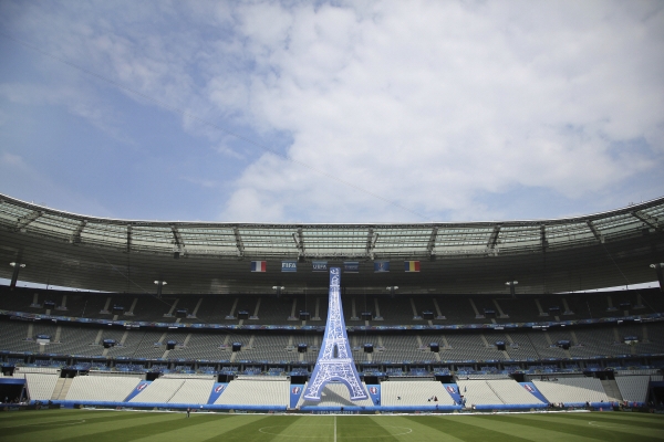 ▲우크라이나 전쟁으로 5월 유럽축구연맹(UEFA) 챔피언스리그 결승전 장소로 결정된 프랑스 파리 ‘스타드 드 프랑스’ 경기장 전경. UEFA는 25일(현지시간) 결승전 개최지를 러시아 상트페테르부르크에서 프랑스 파리로 변경했다. 파리/AP뉴시스
