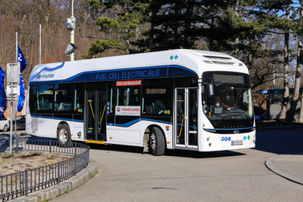 ▲오스트리아 시내버스 정규노선에 투입된 현대차 수소전기버스 ‘일렉시티 FCEV’.  (사진제공=현대차)