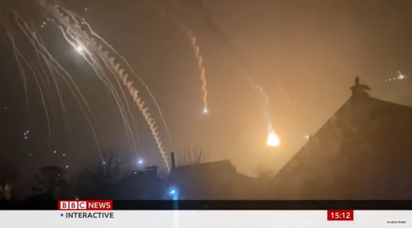 ▲키예프 상공의 폭발 장면(BBC 유튜브 캡처)
