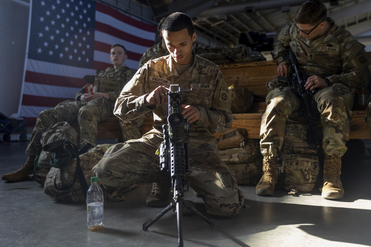 ▲지난달 14일 폴란드 파병을 앞둔 미군의 모습. (AP/연합뉴스)
