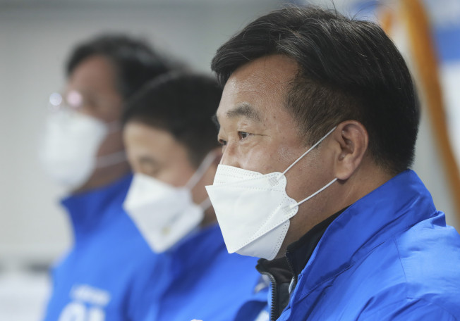 ▲더불어민주당 윤호중 원내대표가 6일 오전 서울 여의도 중앙당사에서 대장동진상규명 특검수사 반대하는 국민의힘 규탄 기자회견을 하고 있다.  (연합뉴스)