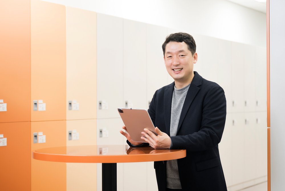 ▲'열정맨'인 이 담당은 구성원들과 함께 소통하는 시간을 꾸준히 갖고 있다. 그는 좋은 리더가 되기 위해서는 올바른 길을 명확히 알려주는 것이 중요하다고 강조했다.  (사진제공=SK하이닉스)