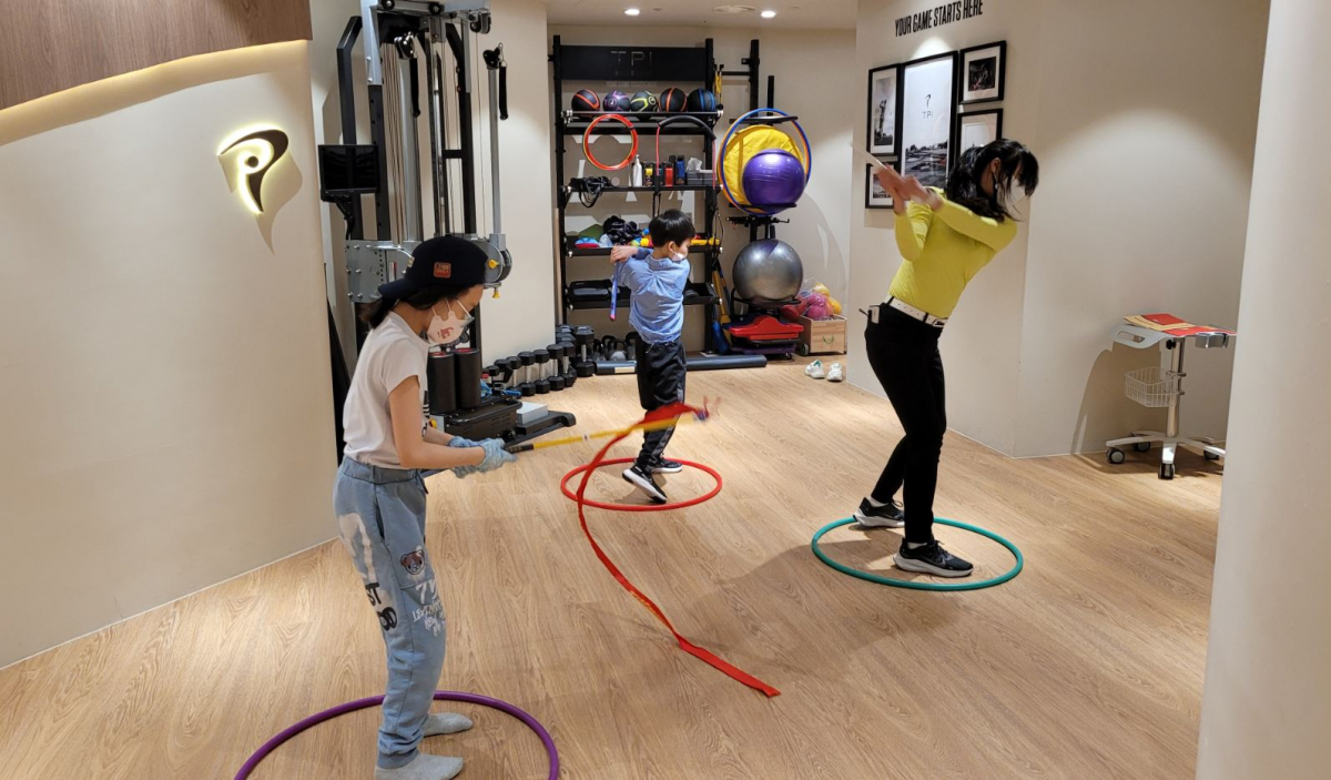 ▲롯데백화점 잠실점의 TPI 주니어 골프 아카데미.  (사진제공=롯데백화점)