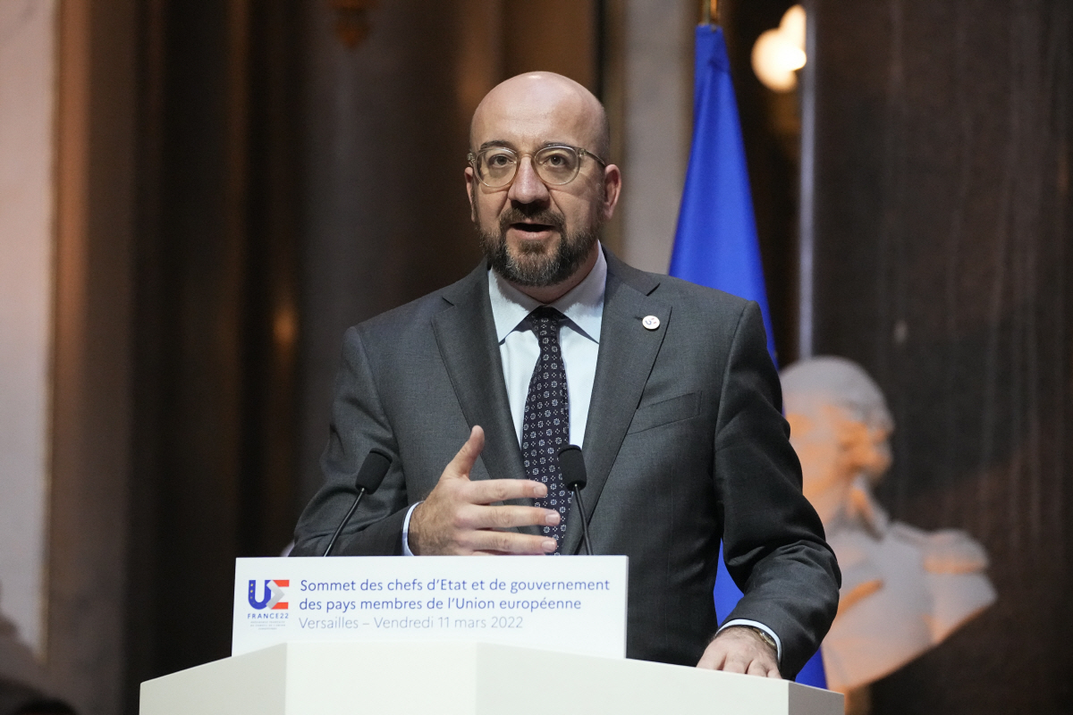 ▲President of the European Council Charles Michel talks during a press conference after the EU summit at the Chateau de Versailles, Friday, March 11, 2022 in Versailles, west of Paris. The European Union says it will continue applying pressure on Russia by devising a new set of sanctions to punish Moscow for its invasion of Ukraine while stepping up military support for Kyiv. AP연합뉴스
