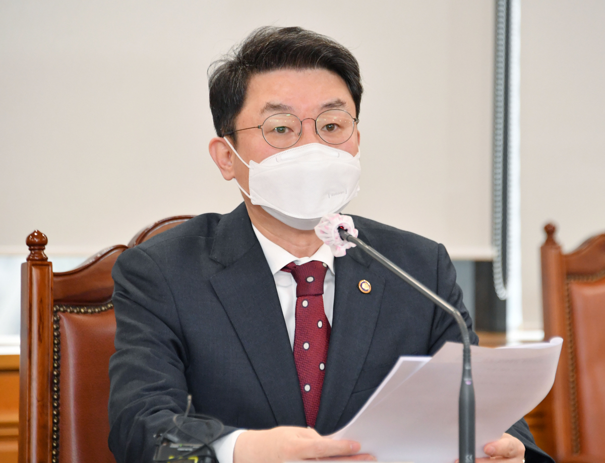 ▲이억원 기획재정부 차관이 3월 17일 서울 중구 은행회관에서 열린 '거시경제 금융회의'를 주재, 모두발언을 하고 있다. (사진제공=기획재정부)